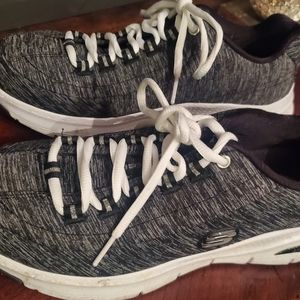 WOMENS SKECHERS SHOES SIZE 9.5